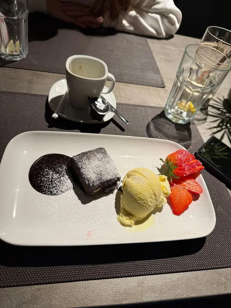 Roberto Ivanusic_L'Americana_Uzwil_review