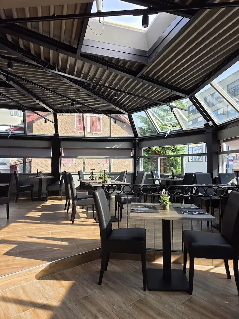 N. S._L'Americana_Uzwil_review