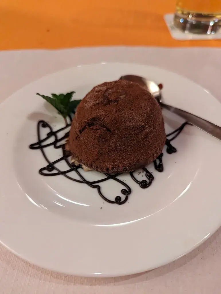 Zeke Burlbaw_Ristorante Pizzeria La Favola zur Luxenburg_Niederuzwil_review