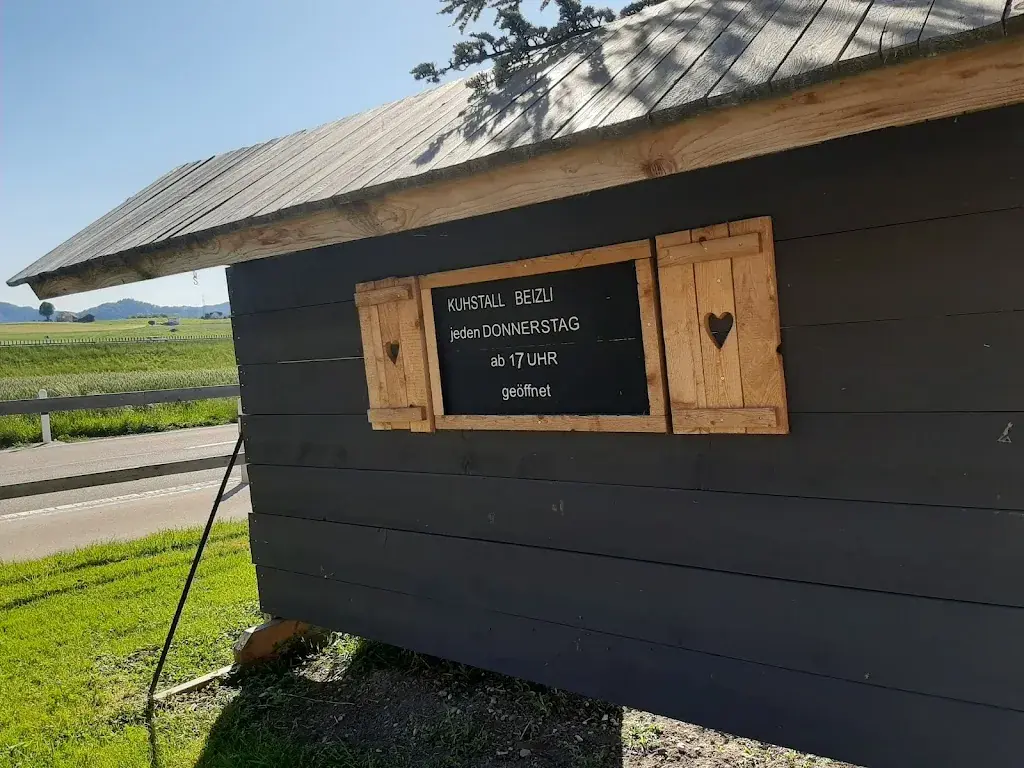 Lucia Gamper_Kuhstall Beizli_Niederwil_review