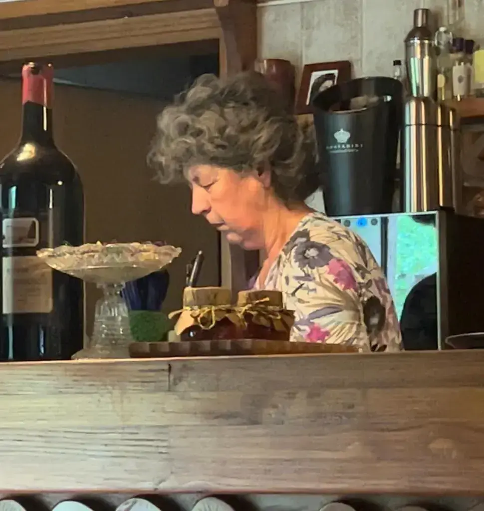 Mariana Sgarbi_Grotto Pergola_Giornico_recensione