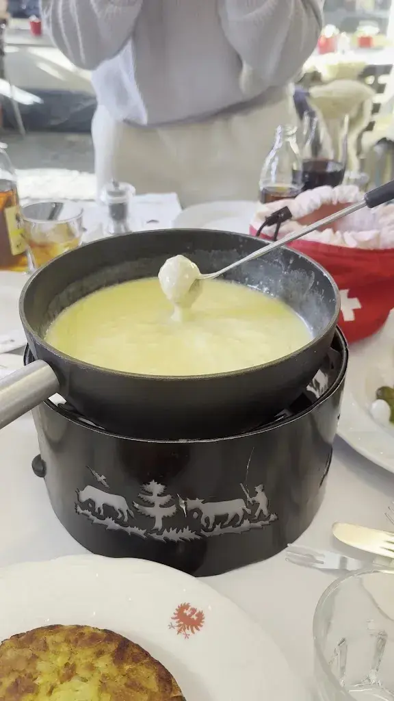 Mallika Srichalerm_Zunfthaus zur Zimmerleuten_Zürich_review