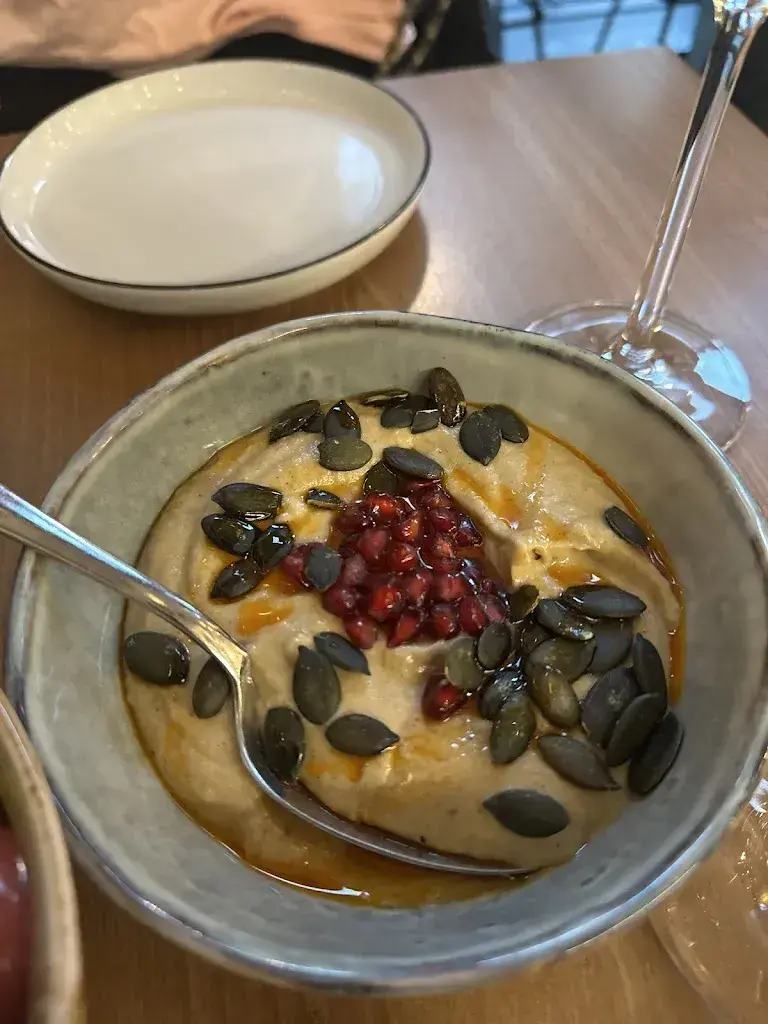 Sophie Schönenberger_YAMAS Bistro Wine Bar_Zürich_reseña