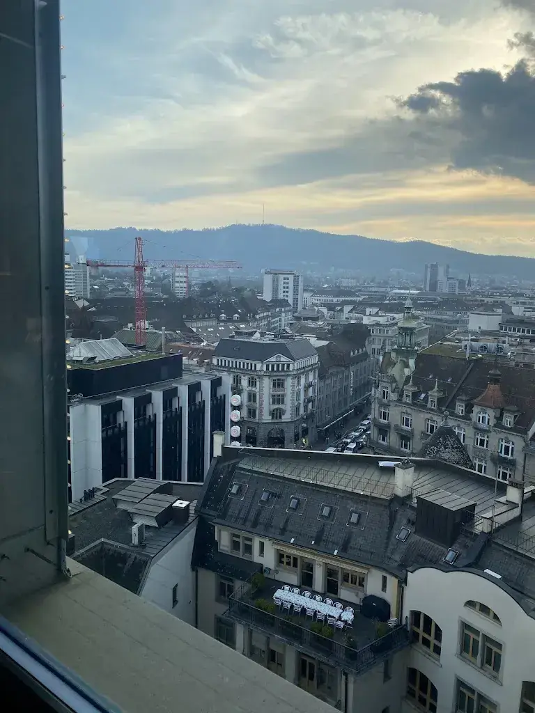 Elleevy_Jules Verne Panoramabar_Zürich_reseña