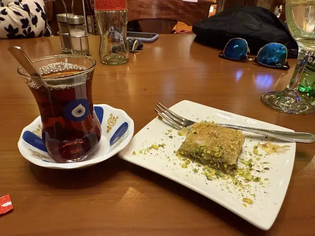 Doaa Hafez_Can Grillhaus_Bern_avis