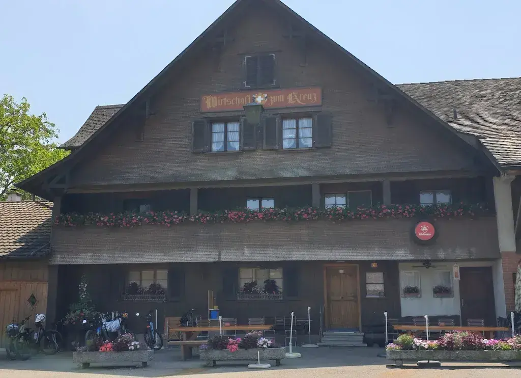 Magdalena Budel_Wirtschaft zum Kreuz_Hosenruck_review