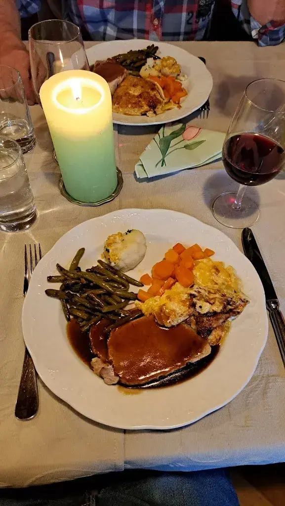 Wirtschaft zum Kreuz restaurant à Hosenruck