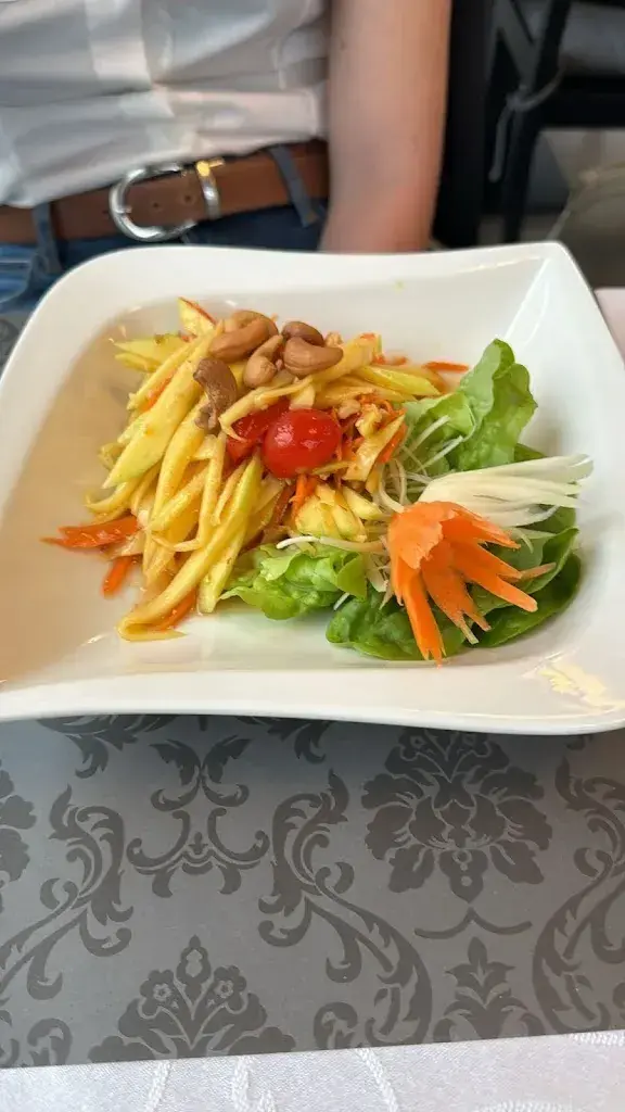 Luke Keller_Thai Kitchen Boonchan_Arnegg_review