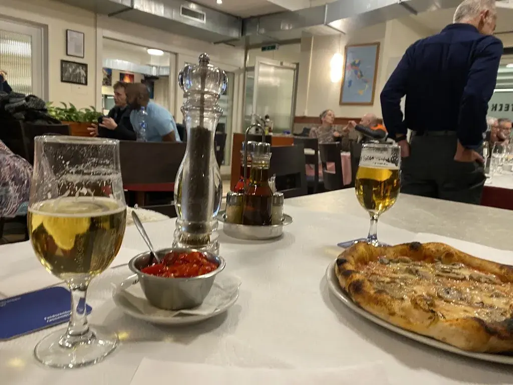 J. Binay_Restaurant Warteck R. Mohan_Bern_review