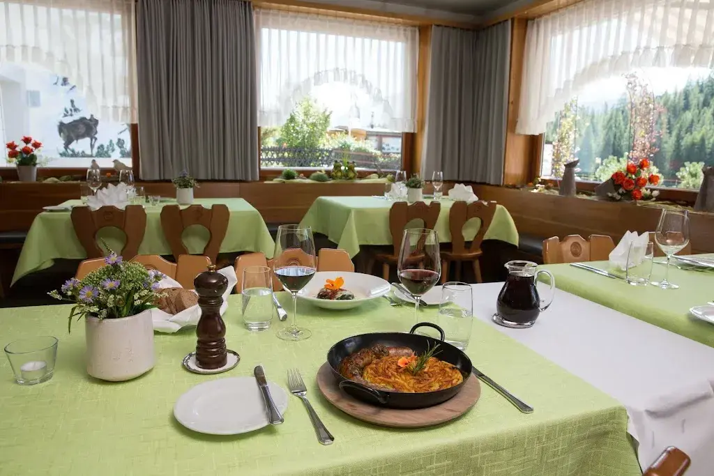 Restaurant St. Cassian_bei Lantsch/Lenz_slider_image_1
