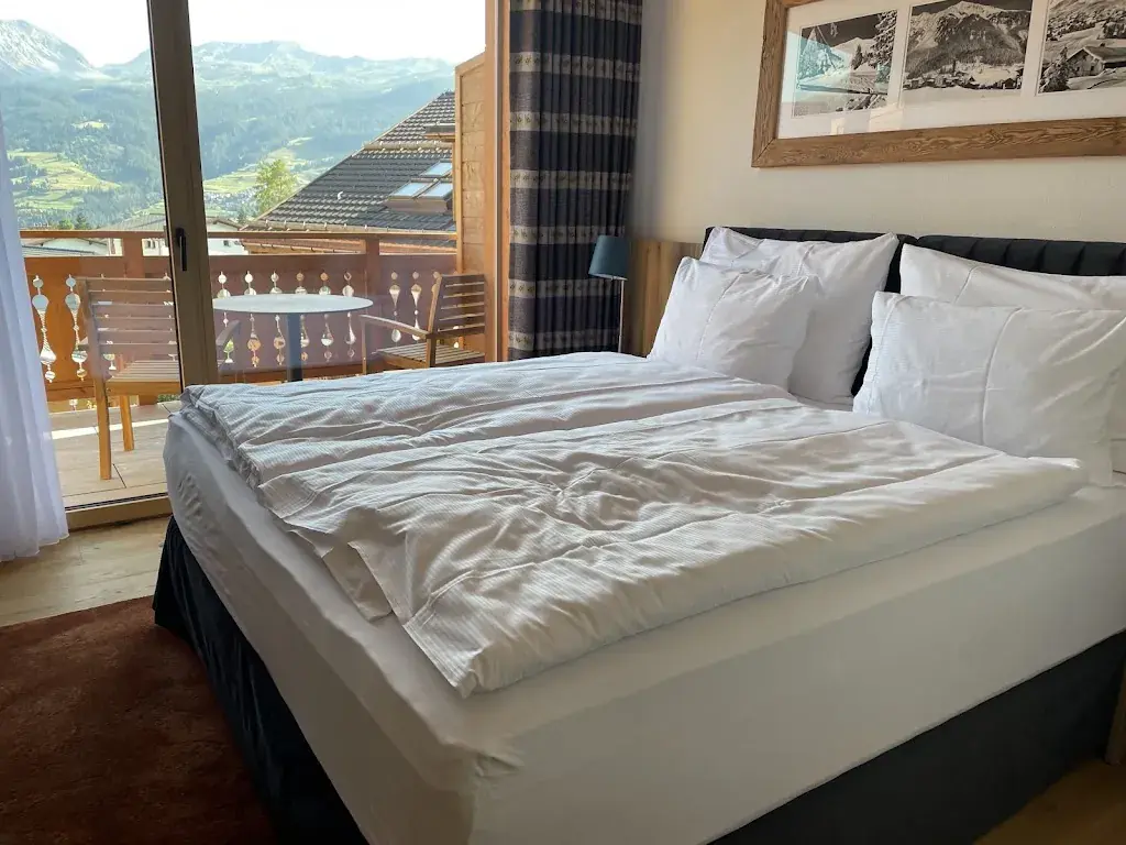 Dominique Robin_Hotel Sarain_Lantsch/Lenz_review