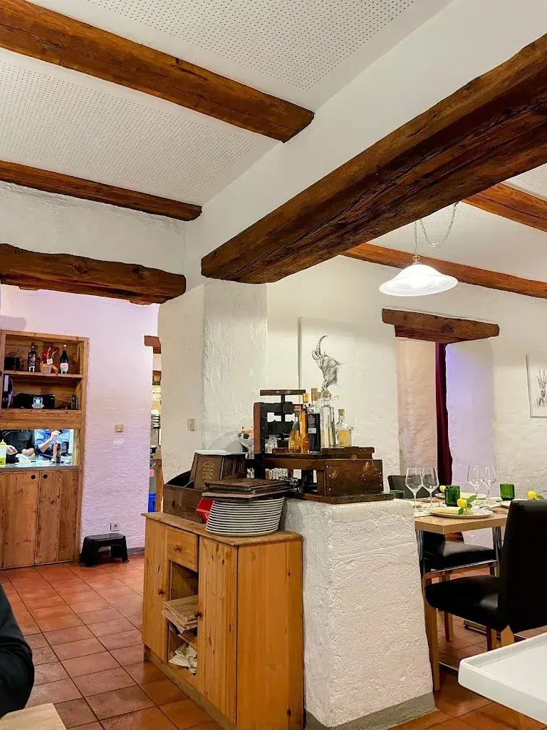 Ninh Do_Ustareia Alpina / Restaurant und Gasthaus_Salouf_review