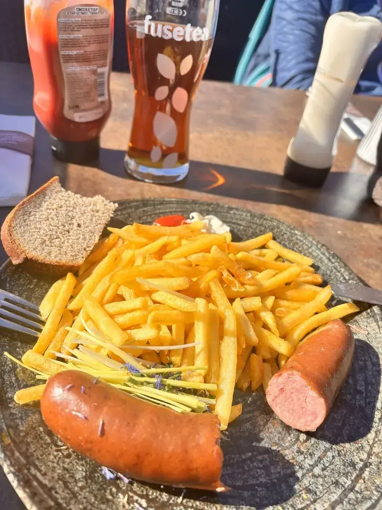 Karina Kjaer_Berghotel Restaurant Sartons_Valbella_avis