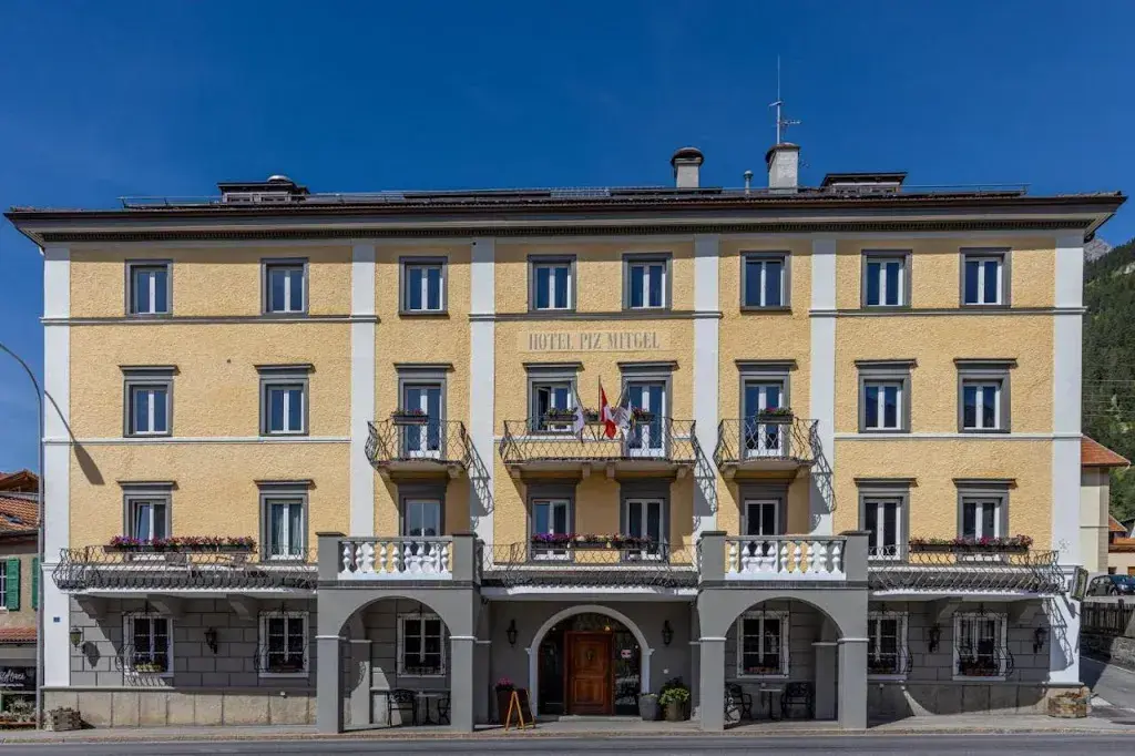 Hotel Piz Mitgel restaurant in Savognin