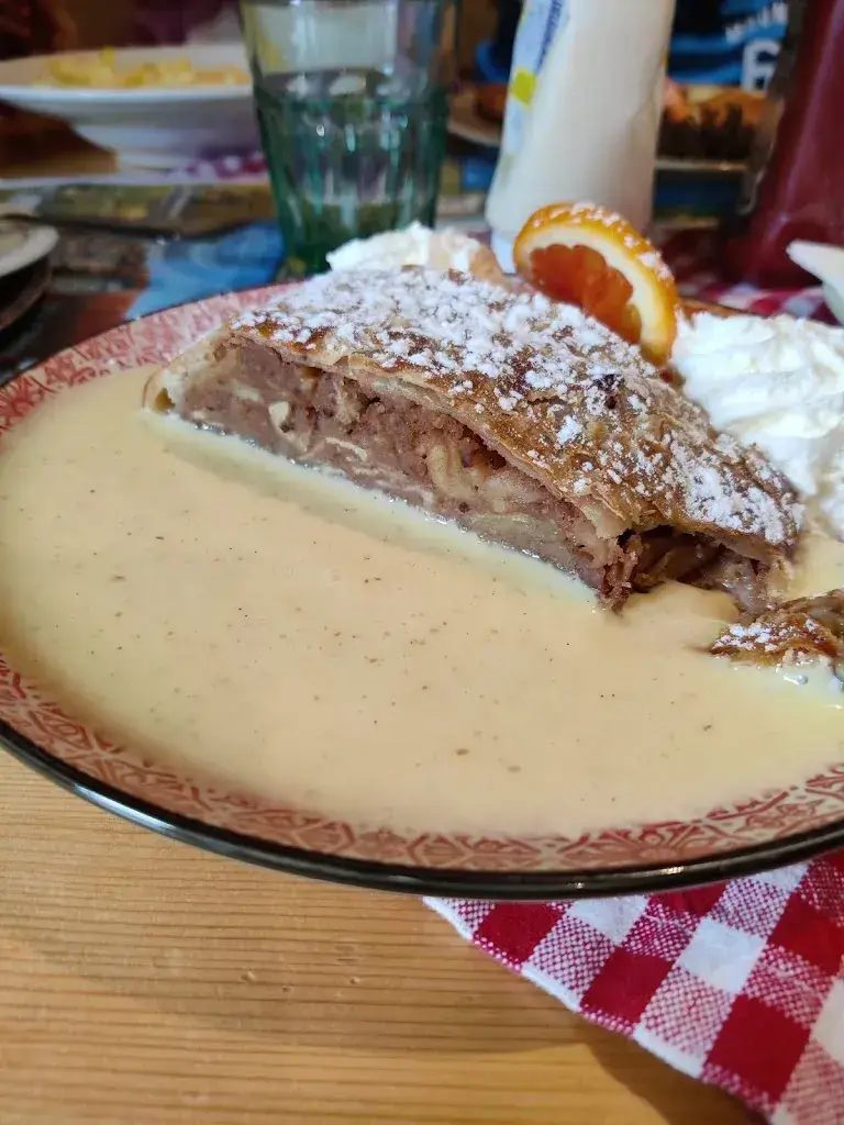 Manuela Oliverio_Hospizio La Veduta_Bivio_review