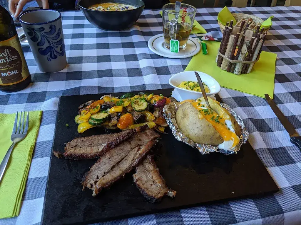 Ryan Glovinsky_BBQ Lounge La Posina_Bergün/Bravuogn_review