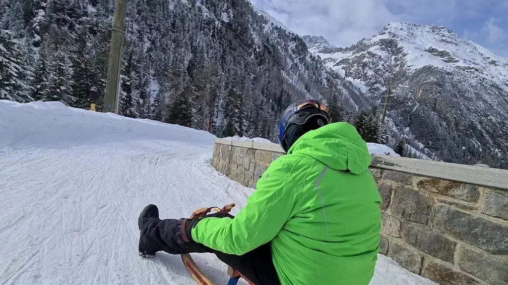 Arthi Bucher_Preda-Bergün Schlittelabenteuer_Preda_avis