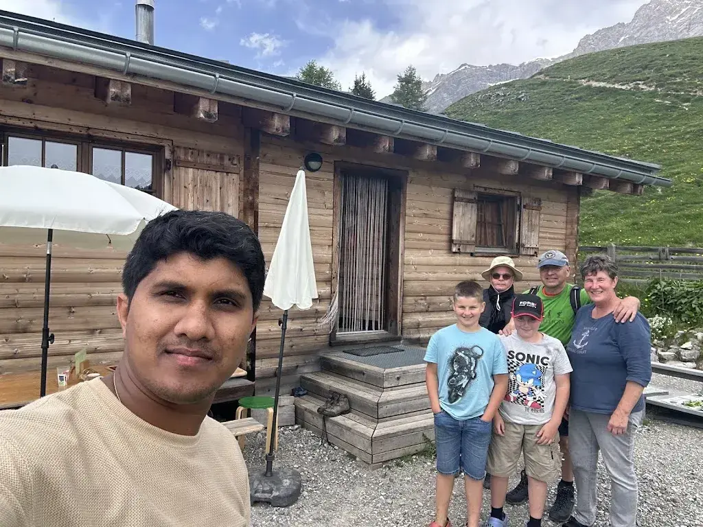 Dinesh Karunarathna_Anita's Alpstübli_Surses_review