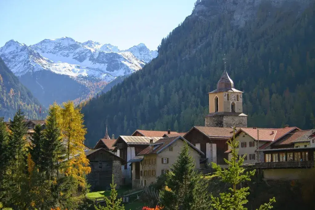 Hotel Weisses Kreuz ristorante a Bergün/Bravuogn