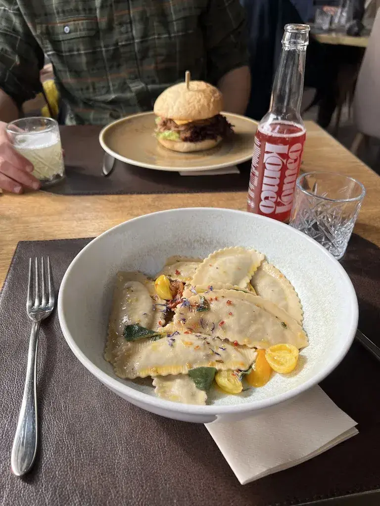 Eszter Kocsik_Restaurant Stau_Davos_recensione