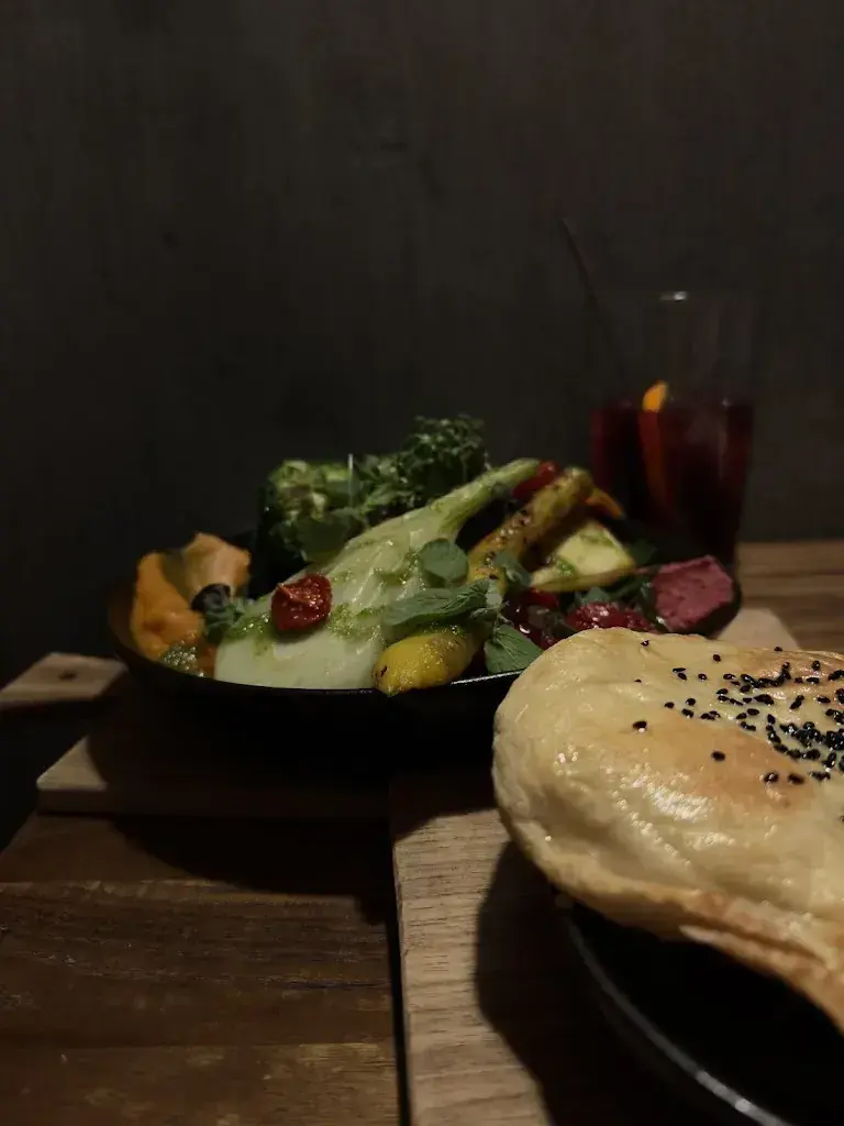 Romain Sugnaux_Lokal_Davos Platz_review