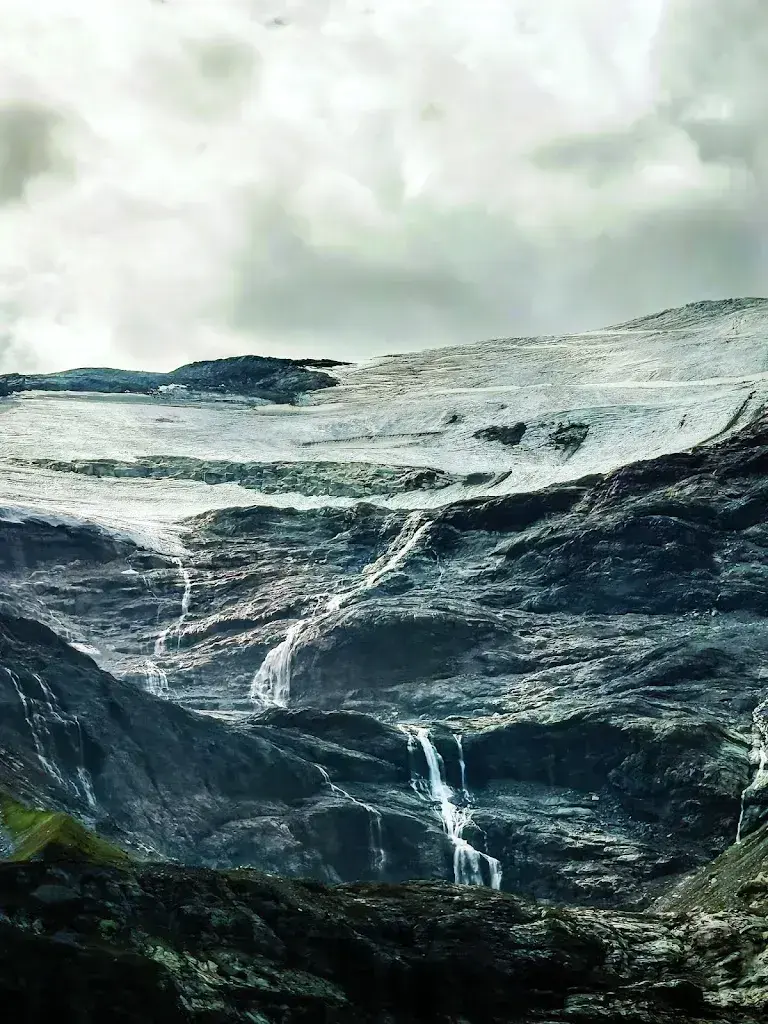 Michael Nae_Albergo Ristorante Alp Grüm_Poschiavo_review