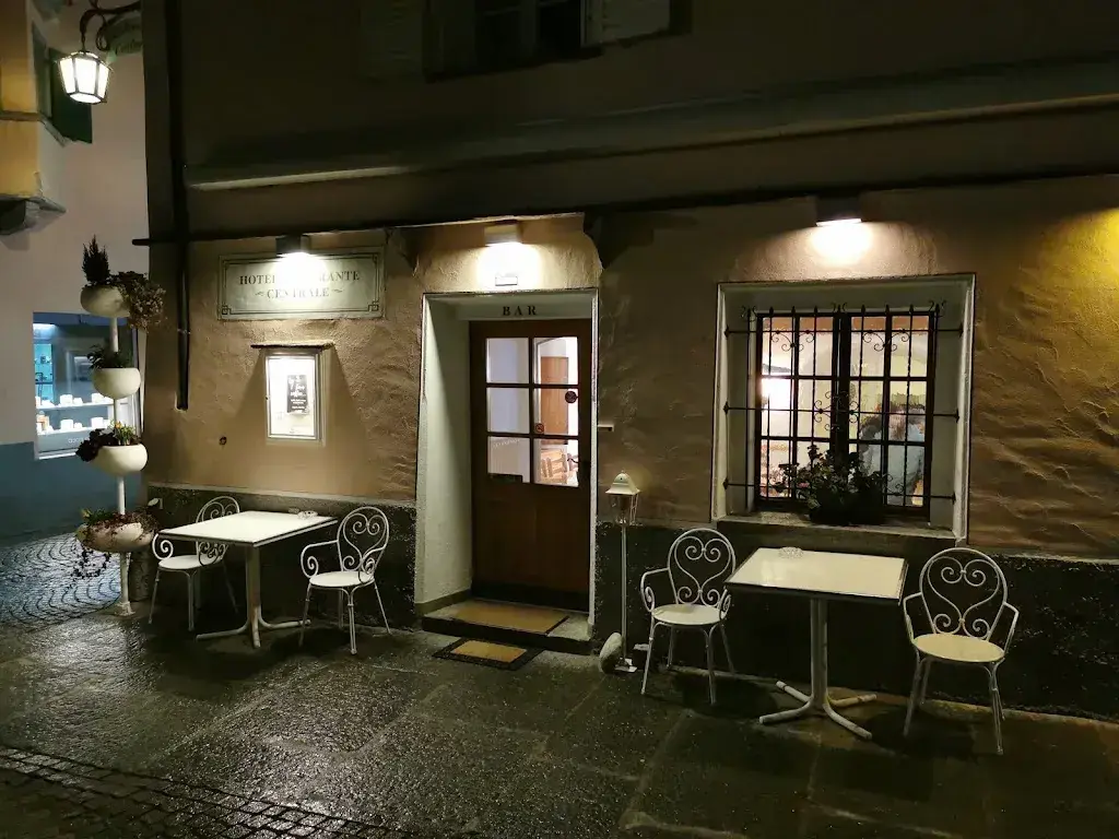 Agostino Bocchi_Hotel Centrale Poschiavo, Typically Swiss_Poschiavo_avis