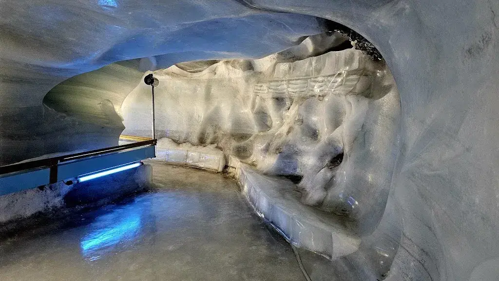 Titlis Glacier Cave_Engelberg_slider_image_3