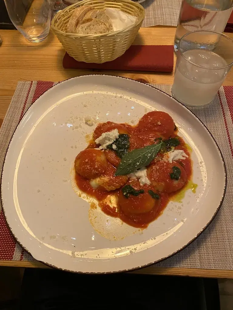 Martina Šimková_Café Restaurant La Tanière_Veysonnaz_recensione