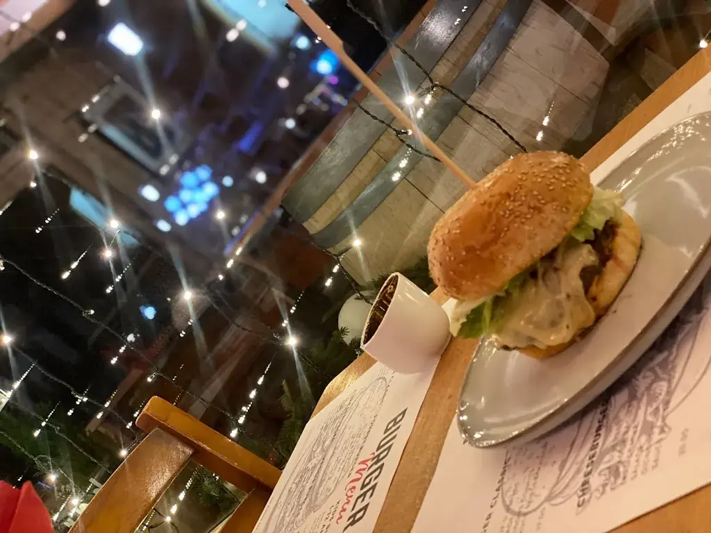R&F Burger bar_Veysonnaz_slider_image_2