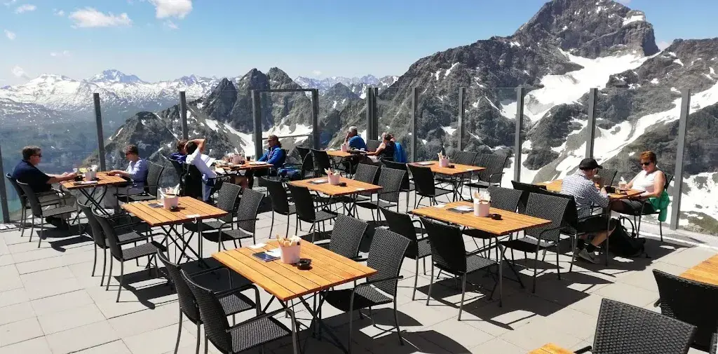 Restaurant Piz Nair 10'000 feet_St Moritz_slider_image_1