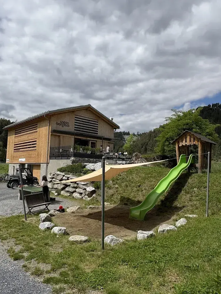 Nicola_Ustria Bargaus_Sagogn_review