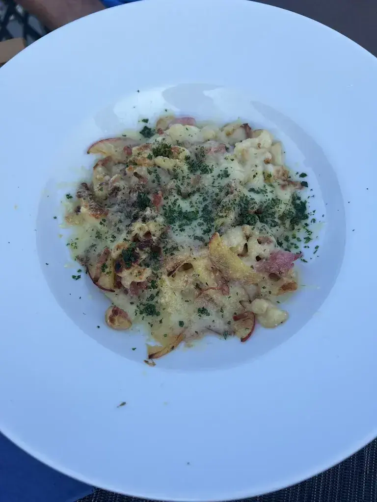 Jacqueline Calnea_Restaurant Vista_Sagogn_review