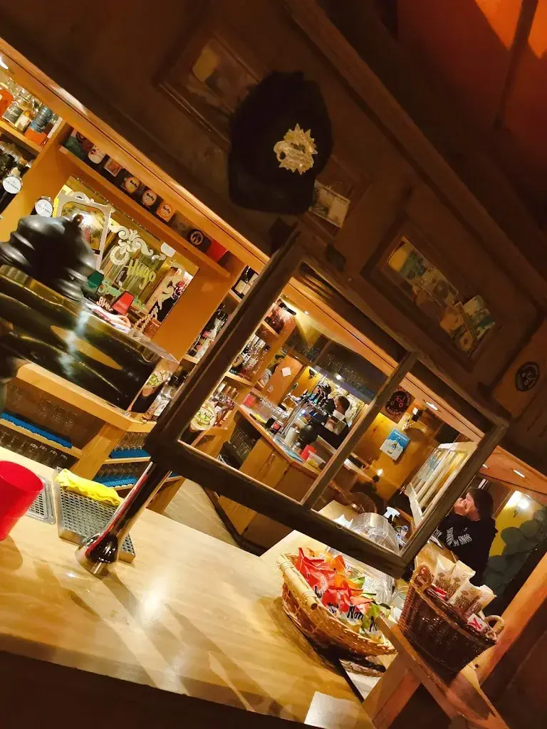 Caroline MLovejoy_Rössli Saloon_Madiswil_review