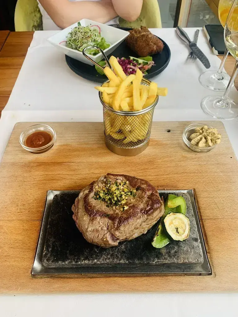 Porterhouse Pete_4 Stern Hotel Rovanada_Vals_recensione