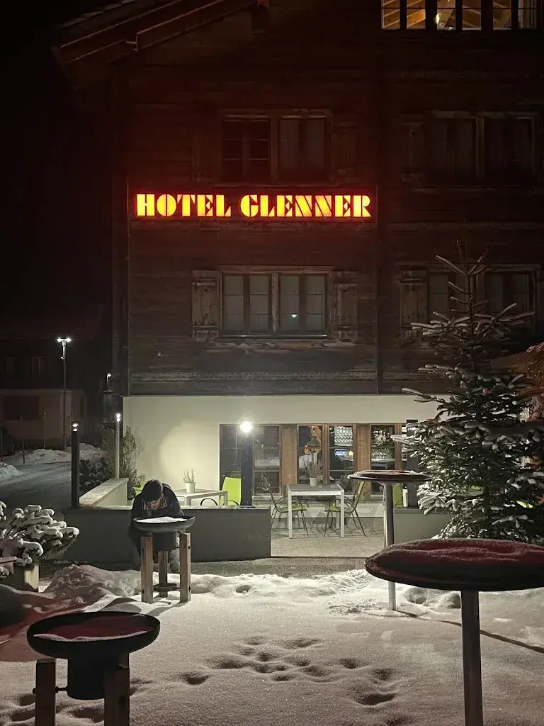 Pedro Amelunge_7132 Glenner Hotel_Vals_review