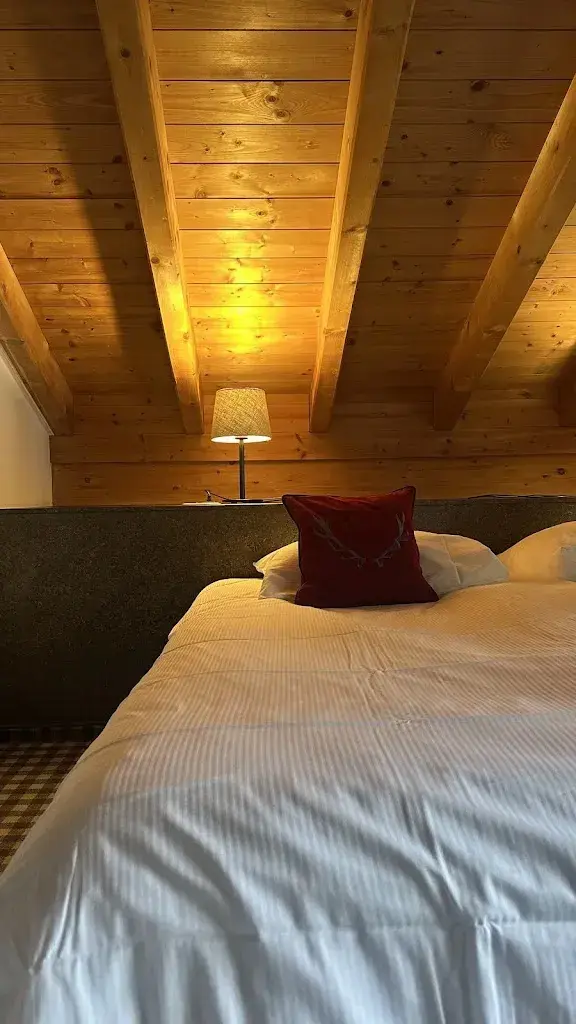 Victoria Queen_7132 Glenner Hotel_Vals_review