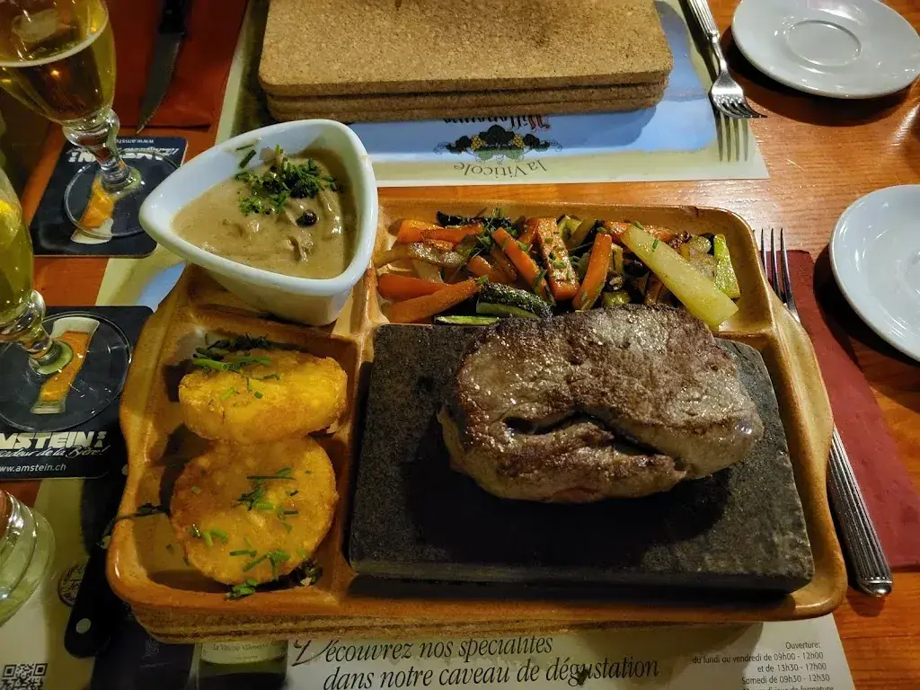 Nadine_Byblos_La Tour-de-Peilz_review