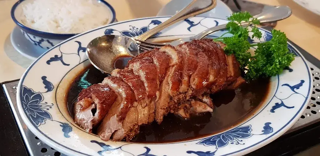 Hong Kong City_La Tour-de-Peilz_slider_image_2