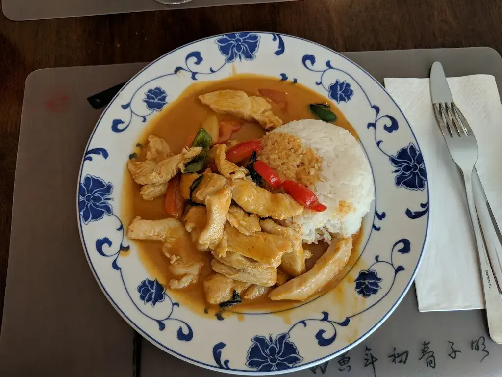 Yusuf Khasbulatov_Red House_Zollikofen_review