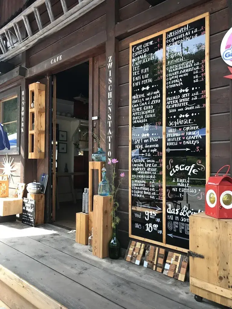 Victor F_Zwischenstation & Handwerk_Valendas_review