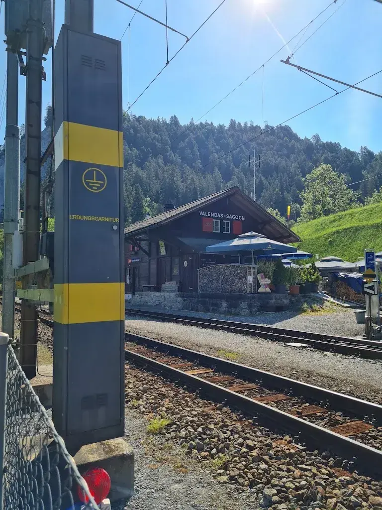 Tina_Zwischenstation & Handwerk_Valendas_review