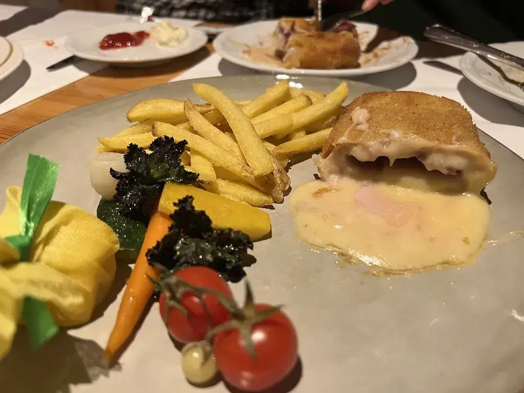 Janice C_Restaurant «Vallarosa»_Laax_avis