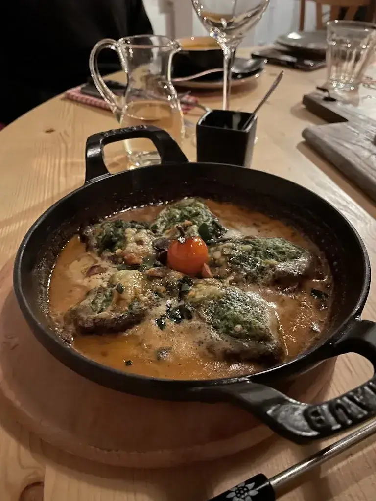 Tino Luepfert_Casa Veglia_Laax_review