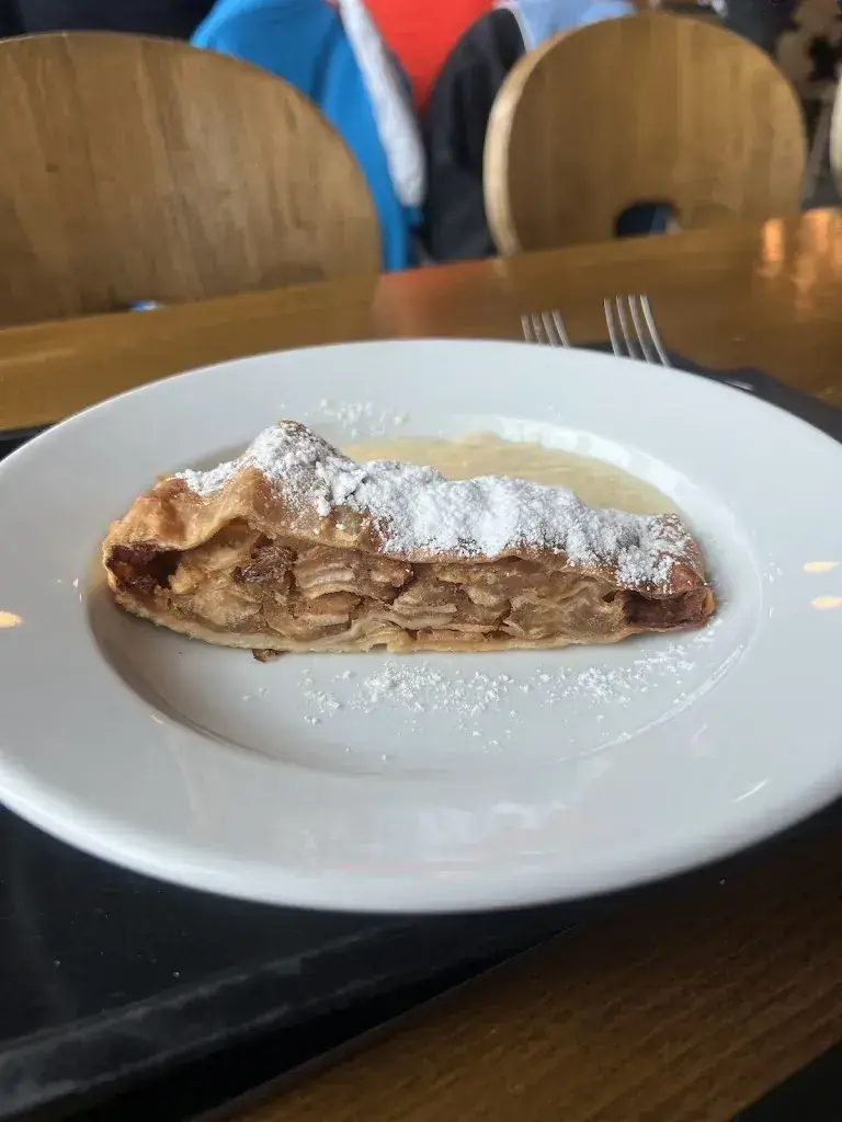 Cristei Alexandru_Vorab Gletscherrestaurant_Laax_review