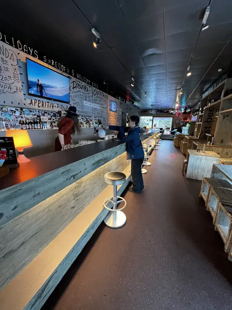 Scott_Indy Bar_Laax_avis