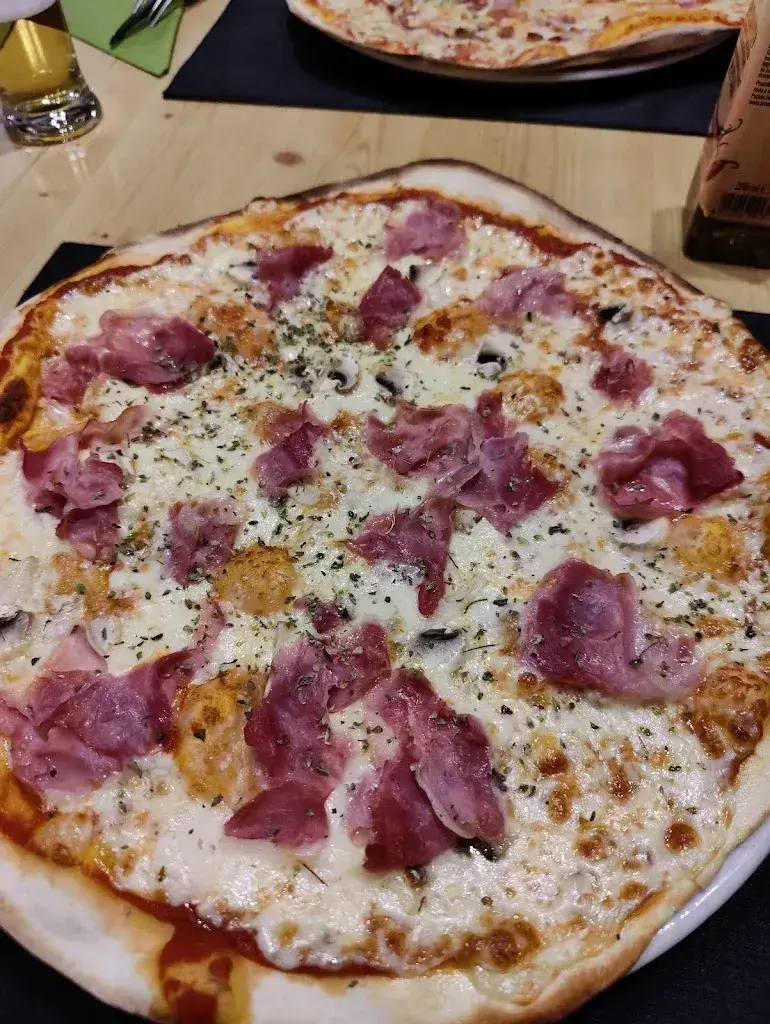 Restaurant Pizzeria Lukmanier_Ilanz_slider_image_2