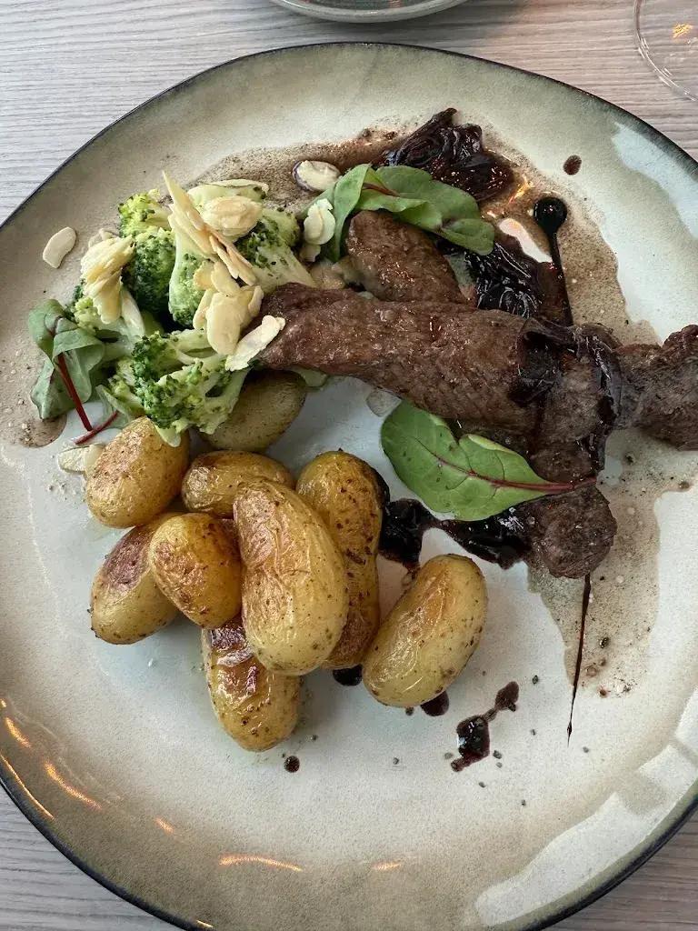 Marina Azizian - BIRBAUM_45 Grill & Health_Montreux_review