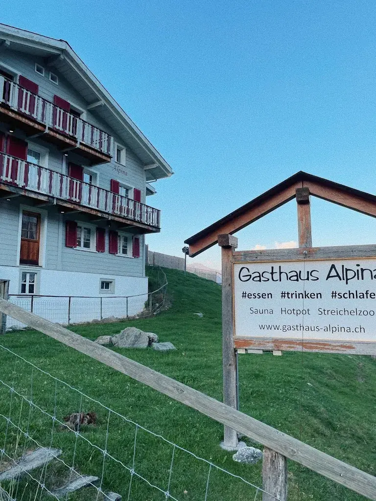 Sabine Gasanova_Gasthaus Alpina_Tschappina_avis
