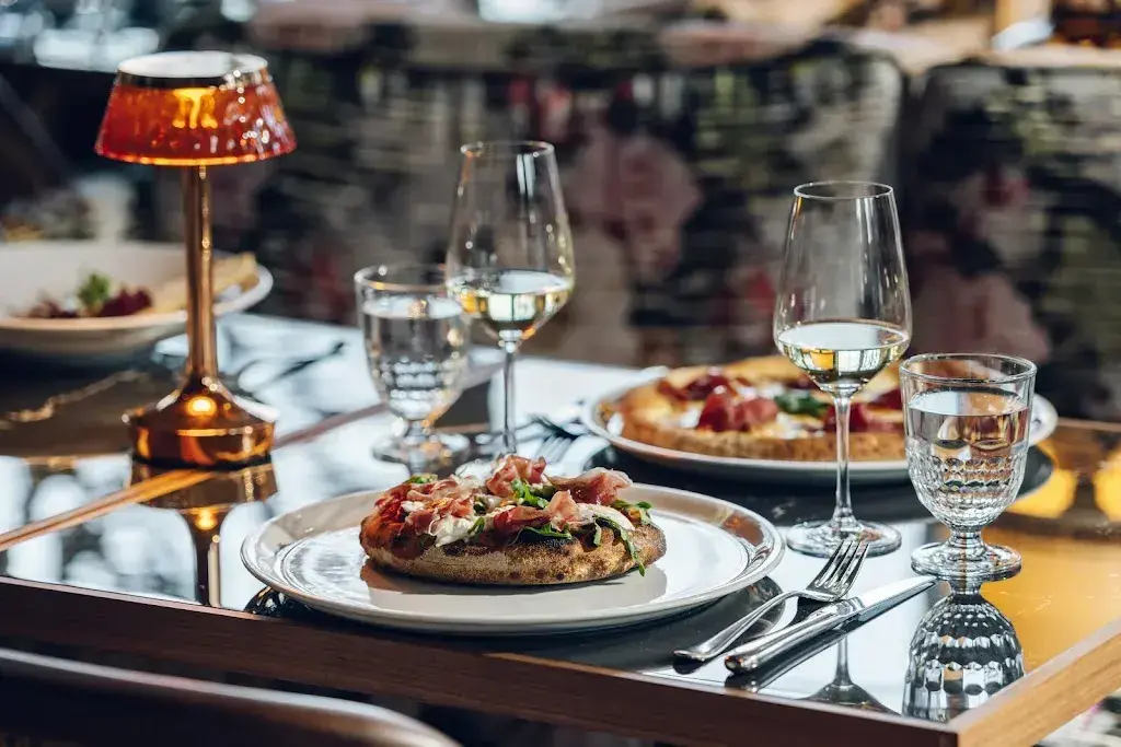 Adula Kitchen & Bar_Flims_slider_image_2